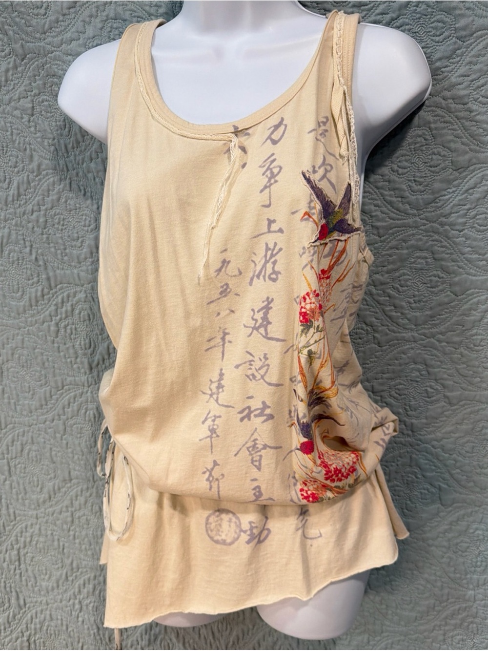 Y2K Graphic Tank Top Cream With Hummingbirds/ Writing Skull Charm Size Large